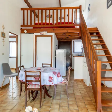 Holiday home Maison 6 Pers. A - Proche Mer, Quartier Calme, Cour Fermee, Confort - Fr-1-521-202 *