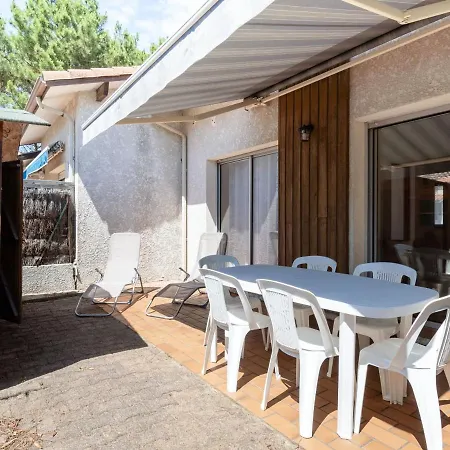 Holiday home Maison 6 Pers. A - Proche Mer, Quartier Calme, Cour Fermee, Confort - Fr-1-521-202