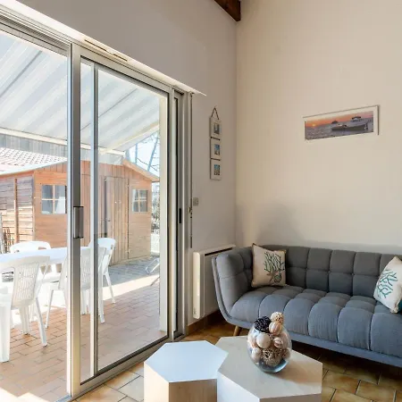 Maison 6 Pers. A - Proche Mer, Quartier Calme, Cour Fermee, Confort - Fr-1-521-202 Holiday home