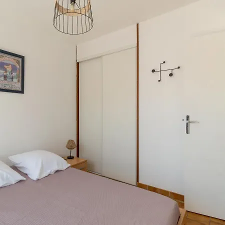 Maison 6 Pers. A - Proche Mer, Quartier Calme, Cour Fermee, Confort - Fr-1-521-202 Holiday home *